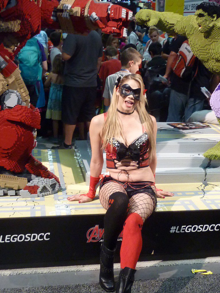SDCC 2015: San Diego Comic Con 2015 Cosplay- Cowboy Bebop, King of Fighters, Harley Quinns and More