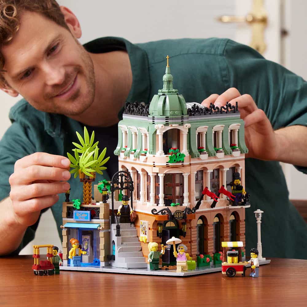 The LEGO Group Celebrates 15 years of Modular Building with the new LEGO Boutique Hotel Set